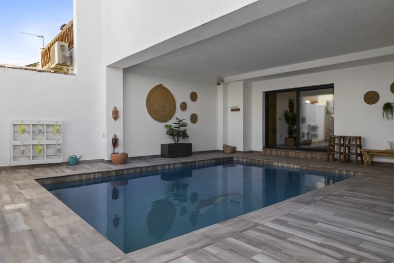 Luxury 2 bed townhouse with private pool