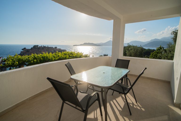 Deluxe Suite with Balcony and Sea View
