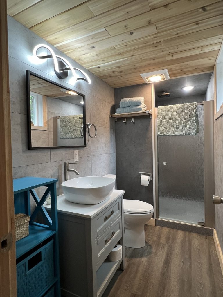 Den Cottage Bathroom