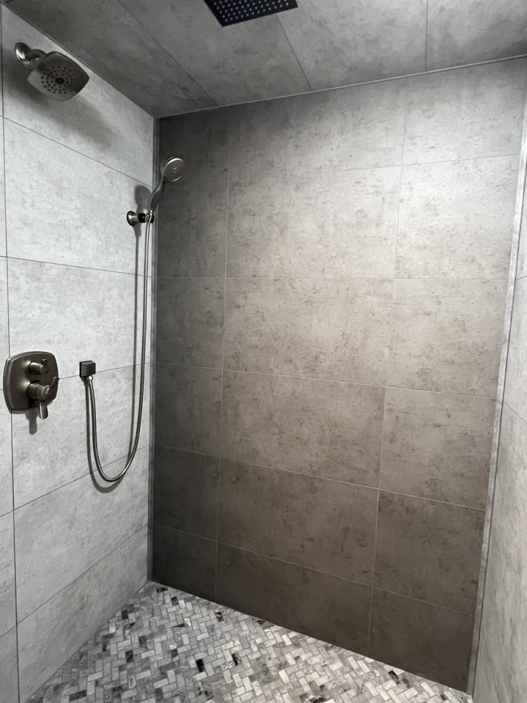 Den Cottage Shower