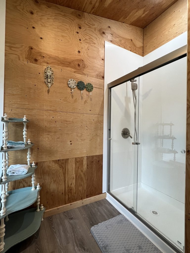 Cama’i House Upstairs Master Bath