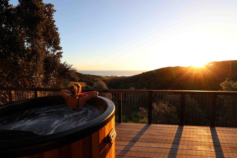 Foudre Suite deck with hot tub