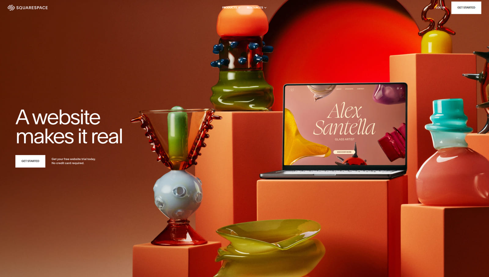 Graphic of Squarespace, the best B&B website builder with creative galleries for showcasing your B&B.