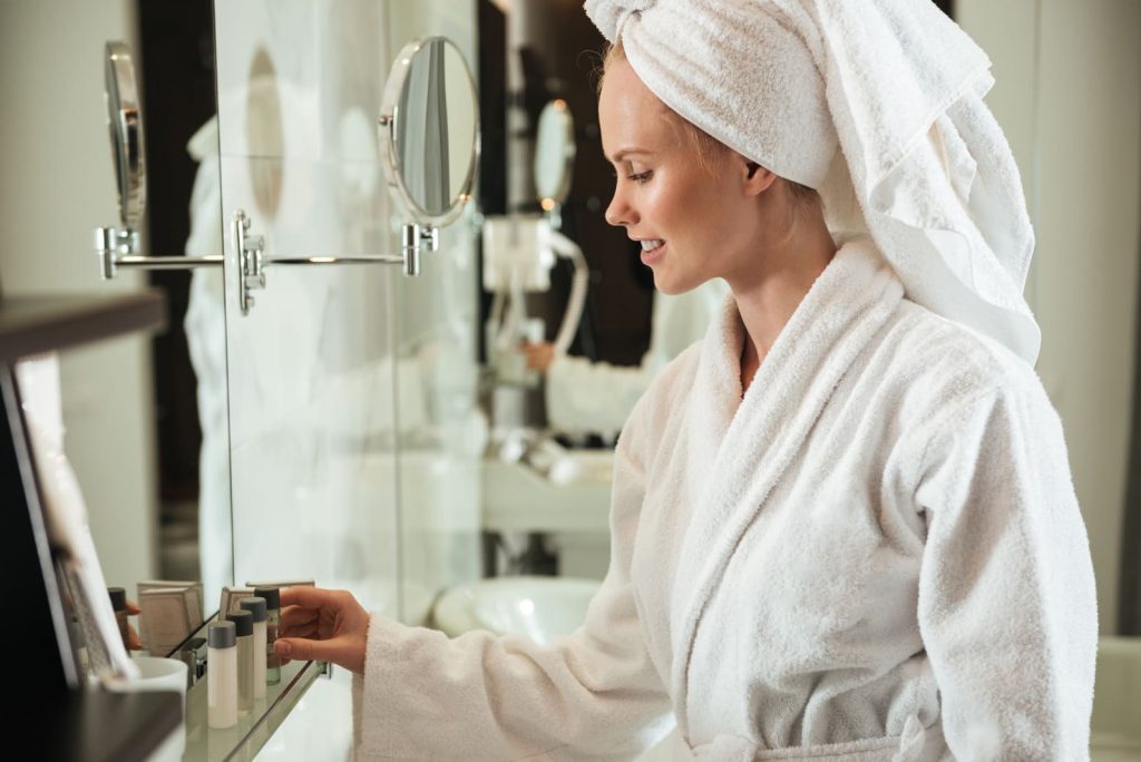 Visual of amenities used by hotel guests, such as a bathroom, to be shown in Airbnb photos.
